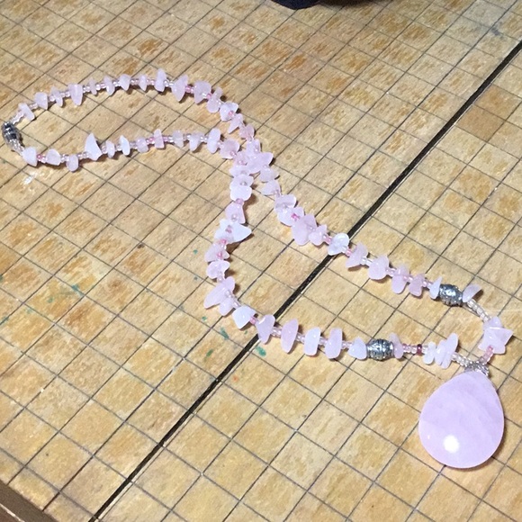 Semiprecious Stone Rose Quartz Crystal Pendant Necklace 17”L Barrel Roller Clasp - Picture 4 of 9